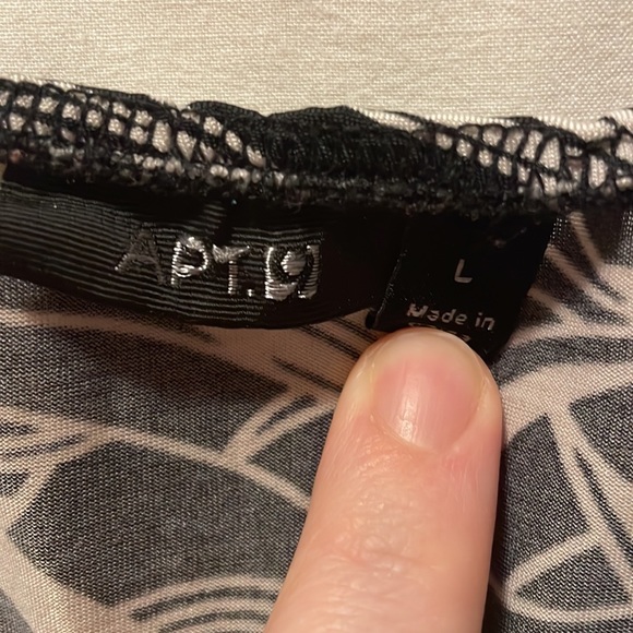 Cute silky dress - Picture 2 of 4